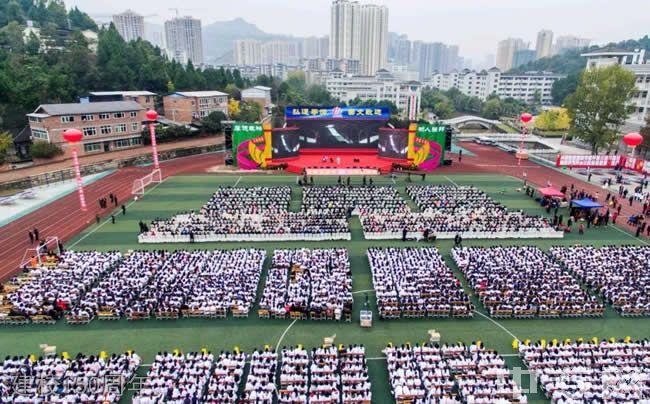 四川省巴中中学教师图片,校园环境好吗?