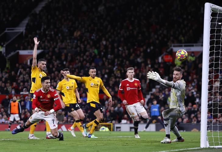 足球英超曼联不敌狼队