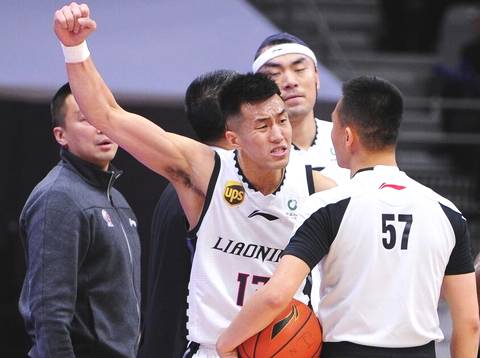 郭艾伦挨打还吃t太委屈 冲突后却大爆发他真成熟了