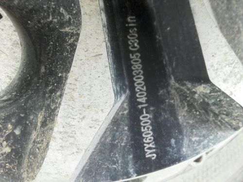 帮我查下电机号和车架号.牌子是奔的电动车