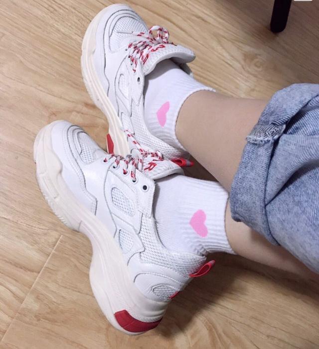 为什么感觉女生的白袜子能一直保持那么白?