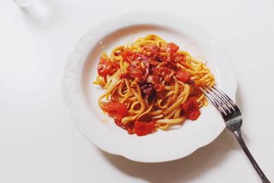 【番茄培根意面】尝试了各种pasta各种做法之后,还是最中意最简单最