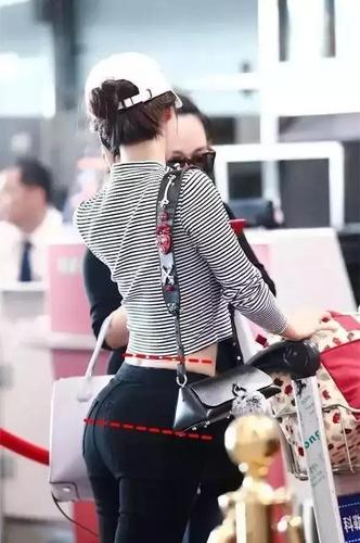 李菲儿男人装极致性感,网友:黄晓明眼光真差!好身材都不要?