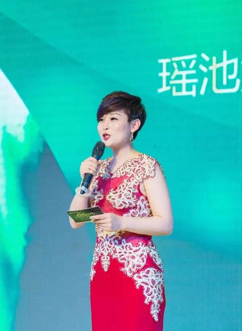 厦门移动电视台主持人李虹瑶沐子