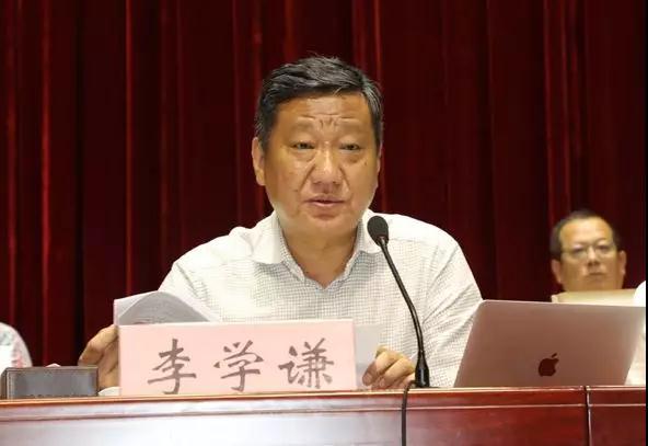 李学谦代表中国少年儿童报刊工作者协会第七届理事会向大会作报告