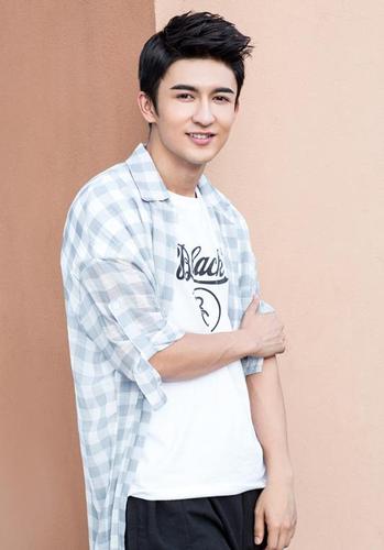 壁纸 明星 帅哥 男神 服饰 写真533_763竖版 竖屏