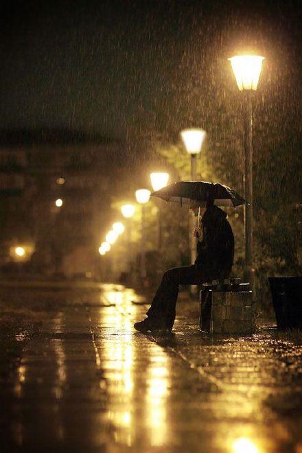 想象一下, 在一个静谧的夜晚, 你躺在床上, 听着窗外淅淅沥沥的雨声
