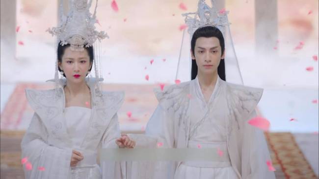 杨紫片场偶遇罗云熙隔空喊话你好好拍