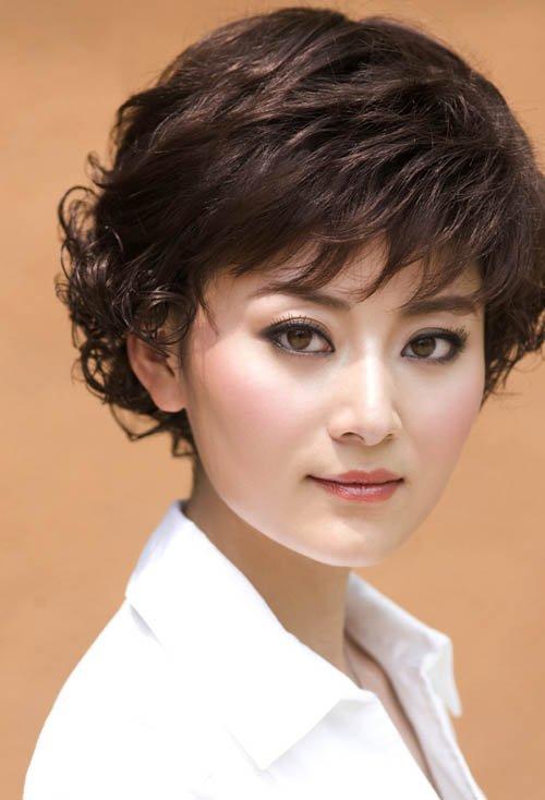 45岁圆脸女人短发发型中年女士剪出的短发图集