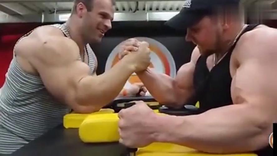 掰手腕:掰手腕界的"大魔王",肌肉壮汉在他的跟前就像小孩一样