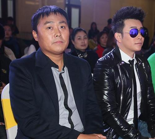 41岁刘大成近照,成名之后风格大变,和曾经的"农民"判若两人