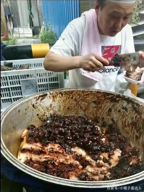 西安洒金桥的胖子甑糕蜜蜂满锅飞