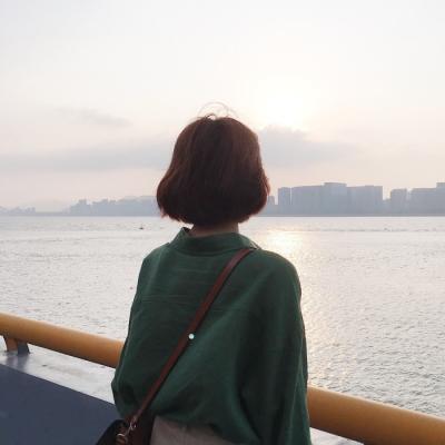 中年女人侧面微信头像