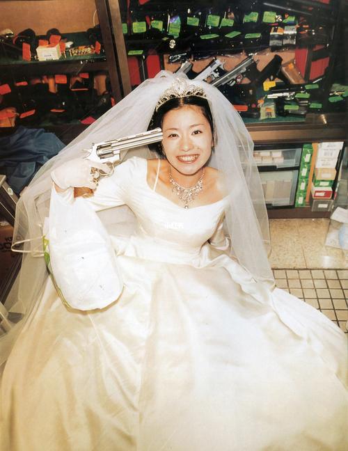 审美积累|一个人的浪漫主义 椎名林檎婚纱_婚纱_婚纱