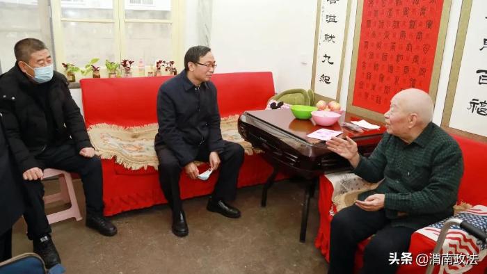 杨建琦春节前夕走访慰问市公安局离休老干部组图