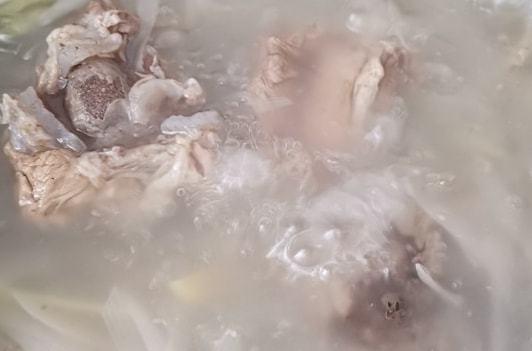 炖骨头汤时老是熬不出白汤10人做9人错难怪汤不白也不鲜