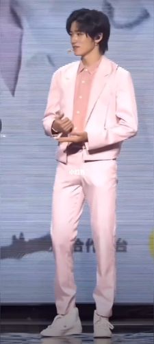 救命,别给孩子穿紧身裤了_紧身裤_宋亚轩_娱乐_明星