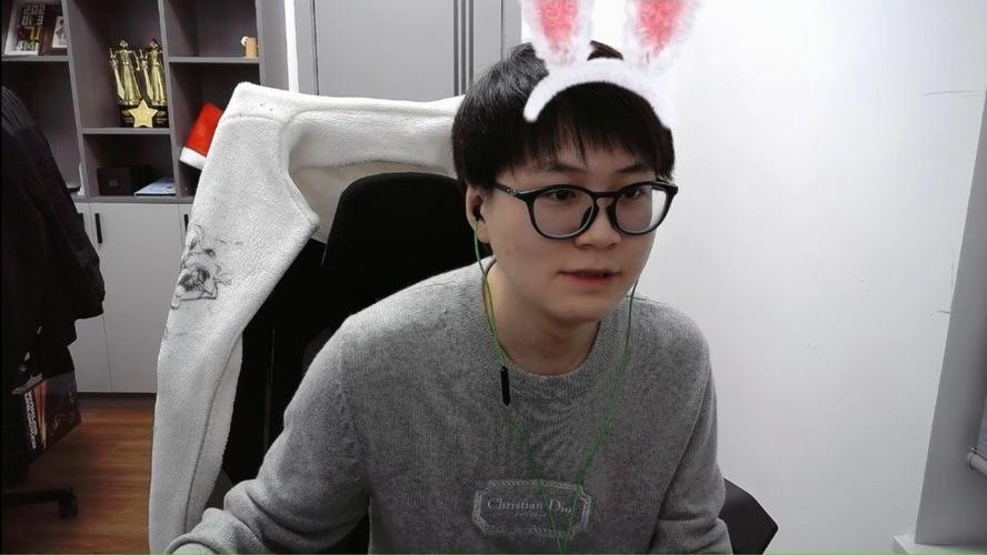 meiko直播回应黄铜段位争议,邀水友对战