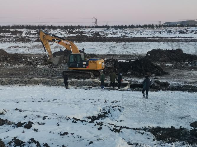 抢工期 战正酣 绥化冬季水利施工现场未被寒冬"锁住"