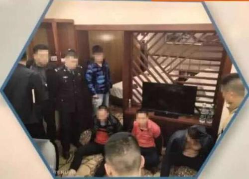 (资料画面:香港黄氏兄弟犯罪集团抓捕现场)