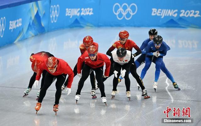 中国短道速滑队进行赛前训练