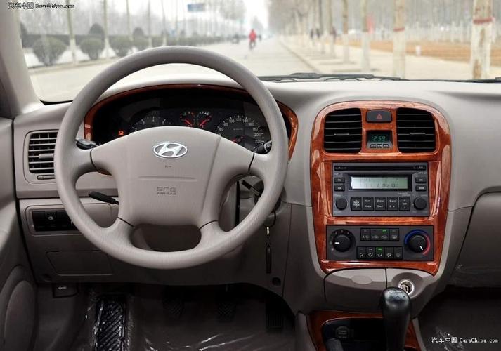 索纳塔 2.0gl 手动标准型 中控方向盘图片 > 中控方向盘图片