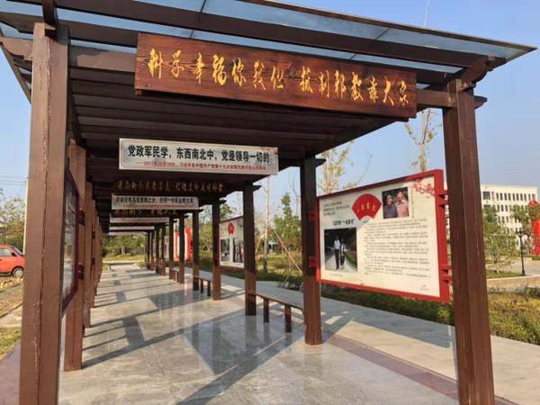 棠树乡反邪教文化公园长廊.jpg