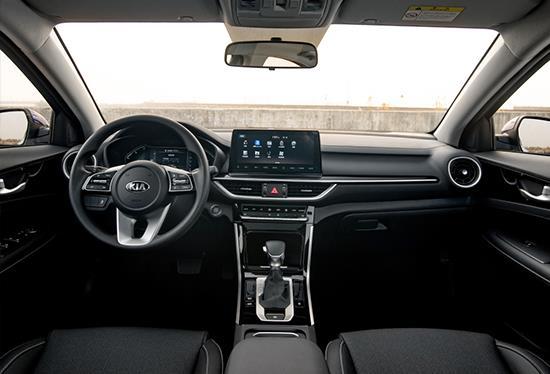 起亚k3最为吸引人的部分就是整体设计,外观动感时尚,而内饰则又充满着