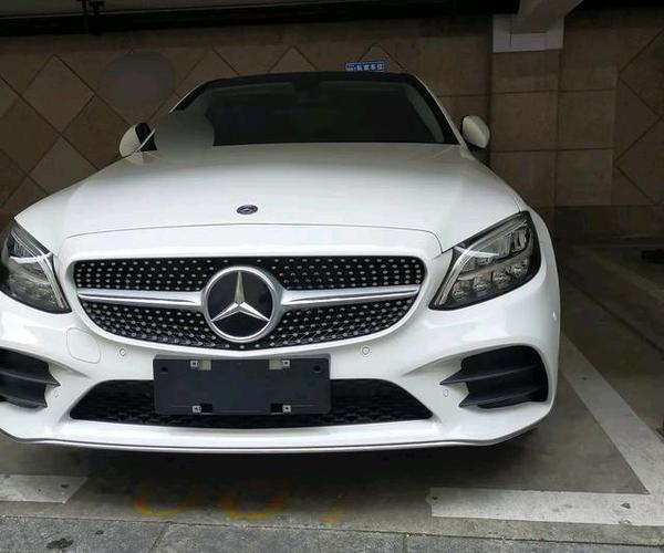 奔驰c260l白色运动轿车,本人购车的详细情况,值得一看