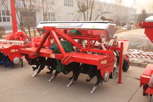 2019年新款农哈哈厂家发货 4行玉米旋耕施肥播种机
