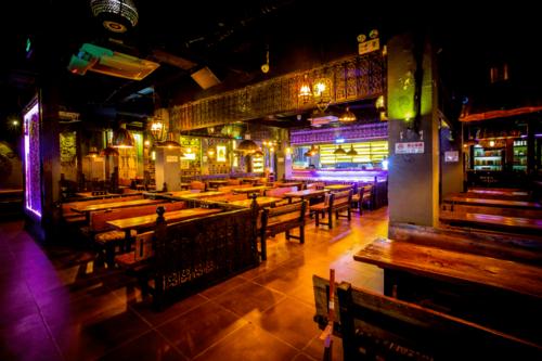 号称夜间星巴克的"海伦司"小酒馆赴港上市,设计也很星巴克?