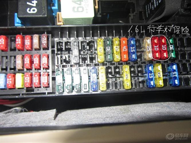 2012新速腾1.6l日间行车灯保险位置图示!