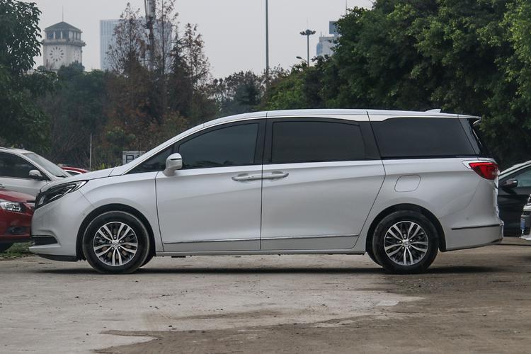 2018款别克gl8 es 2.0t自动28t旗舰型国vi