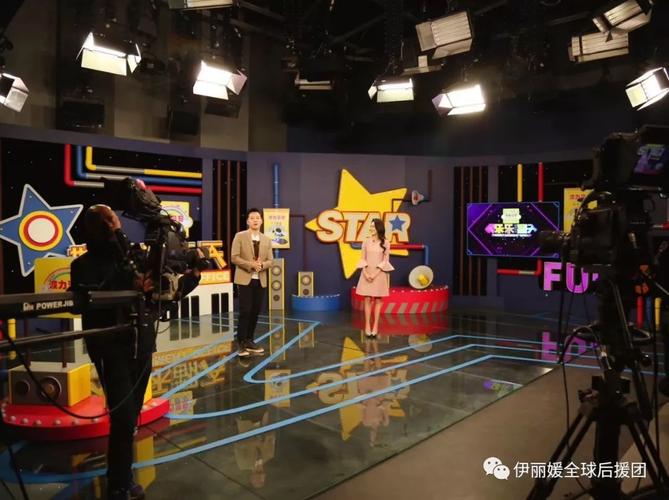 伊丽媛做客《娱乐乐翻天》预热东南卫视春晚 点评三大