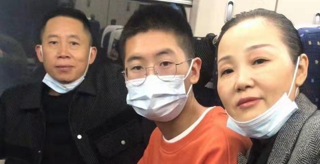 大圆满孙卓愿回生父母家正在联系学校妈妈彭四英欣慰地笑了