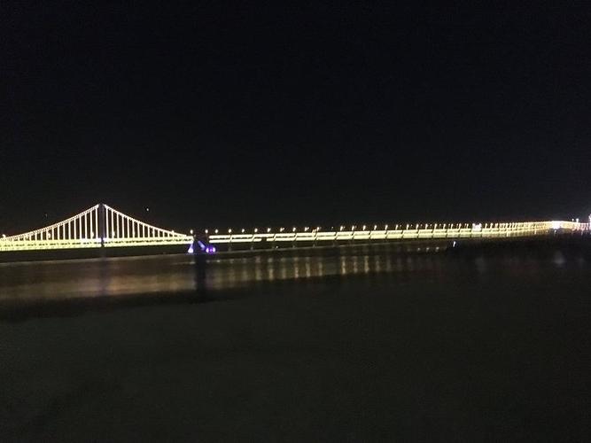 星海广场的跨海大桥