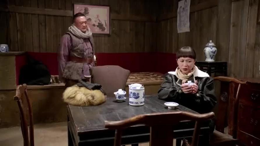 土匪郑三炮和蝴蝶准备迷劫法场,真是不知死活!