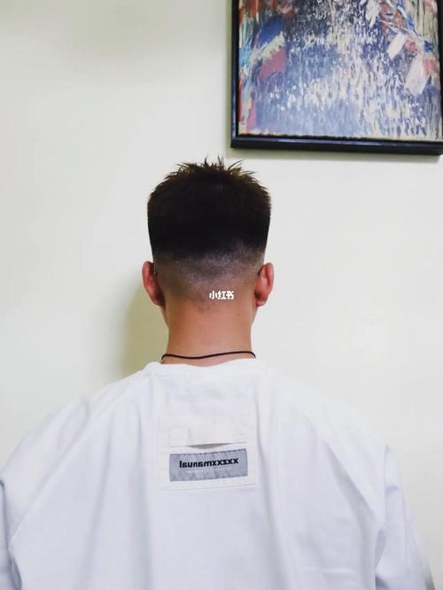 给大家分享个后脑勺_男士发型_男士发型参考_潮流
