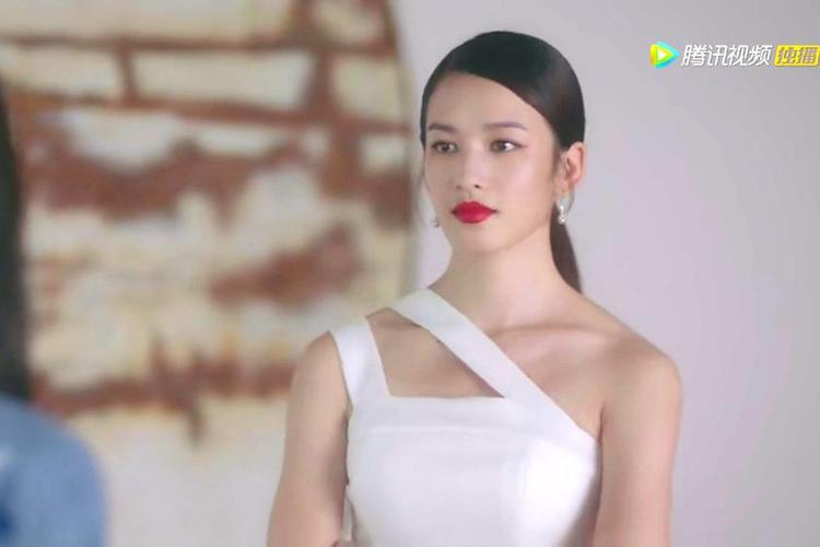 张柏嘉:惊艳袭人的千花总,高冷霸气