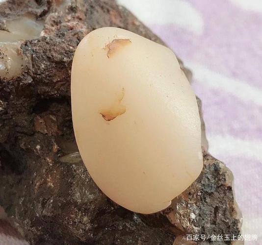 如何鉴别金丝玉原石籽料的真假