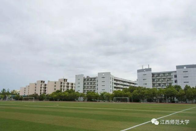 1,2,3,4栋外观(自左向右)部分宿舍外观一览我校瑶湖校区共有15栋
