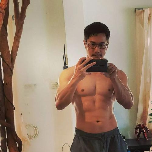 泰国吴彦祖火爆抖音颜值身材引250万人围观与女友合照让人梦碎女方不