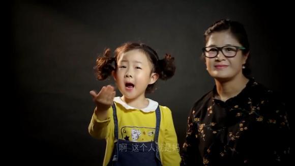 小玉玉唱了一首《母亲》唱出了全天下儿女对母亲的爱