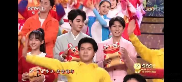 tfboys王源王俊凯易烊千玺2022央视春晚喜同台画面好暖