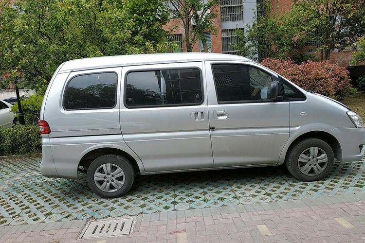 东风风行 菱智 2018款 m3 1.5l 5座特惠版