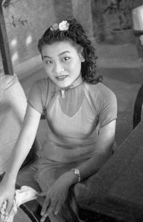 老照片:30年代的泳衣少女,50年代的沙滩女郎,90年代的