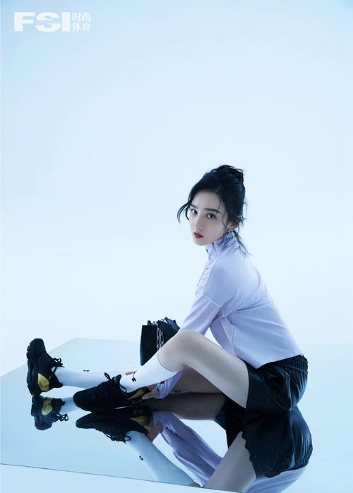 简介:陈小纭性感靓丽写真图片,分享一组陈小纭图片给大家,图中的明星