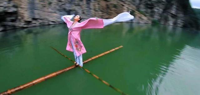 厉害了贵州女生绝技独竹漂火到国外