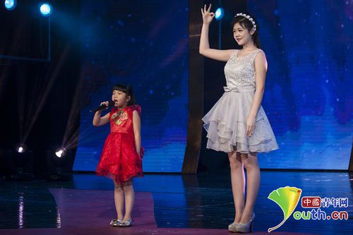 曾用名小臭臭,2008年8月9日出生于江西省九江市,中国内地女歌手