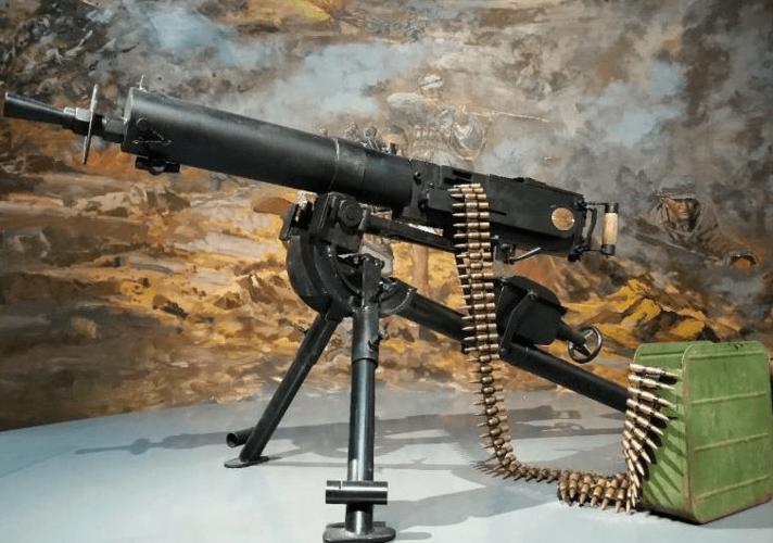 经典的马克沁重机枪,传奇的发明家马克沁